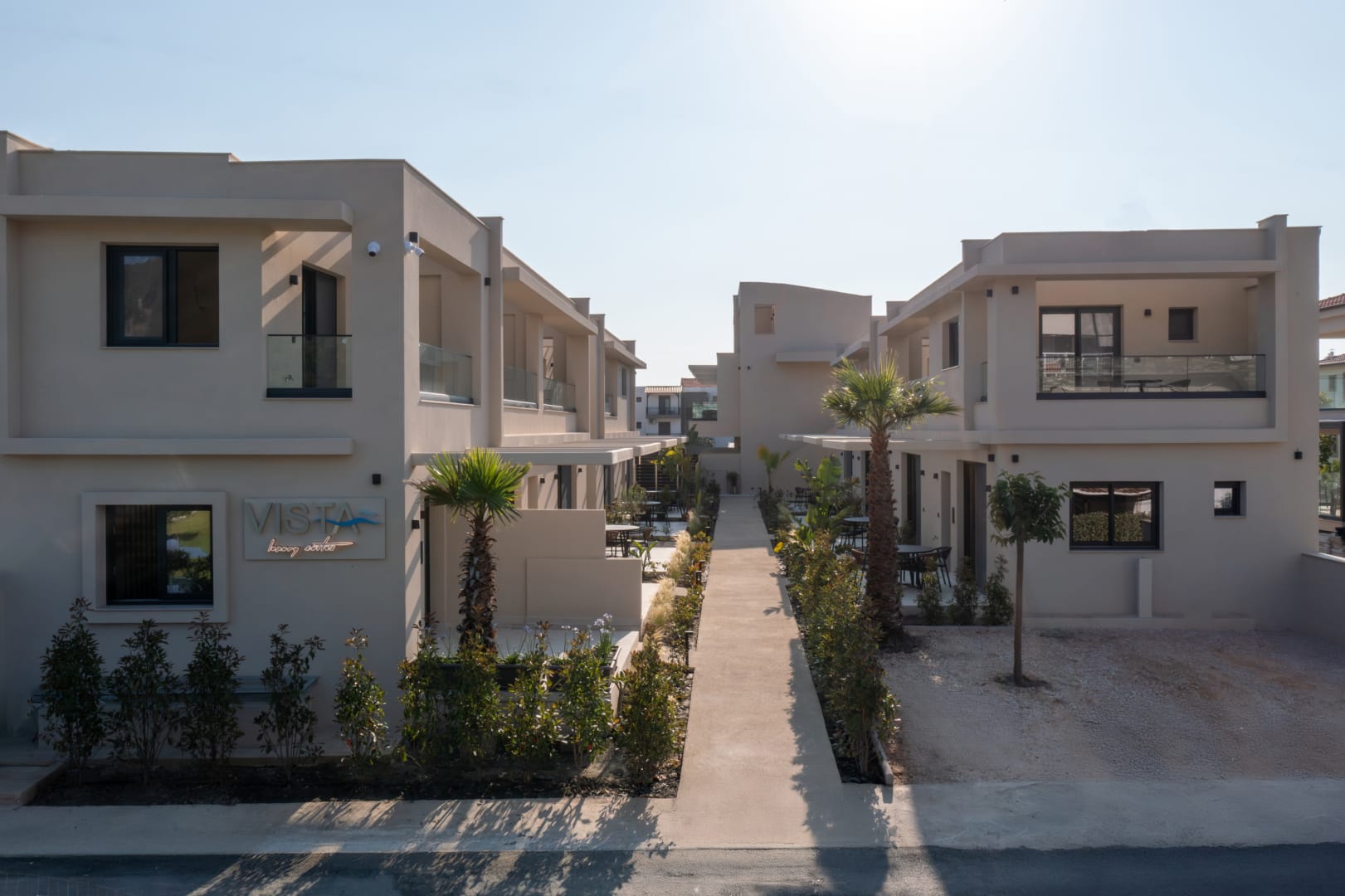 Tiara Holidays - Vista Luxury Suites - entrance